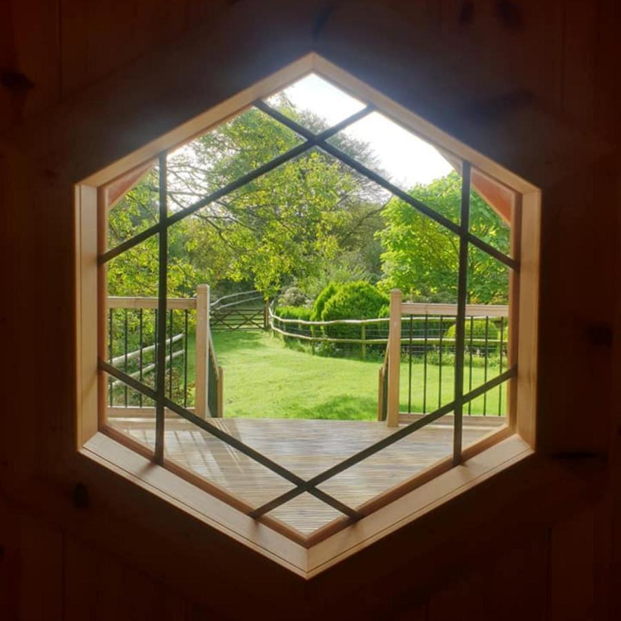 The Hive - Unique Log Cabin With Wood Burning Stove Ludchurch Exteriör bild