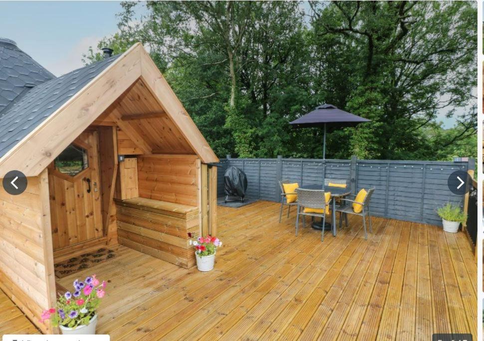 The Hive - Unique Log Cabin With Wood Burning Stove Ludchurch Exteriör bild