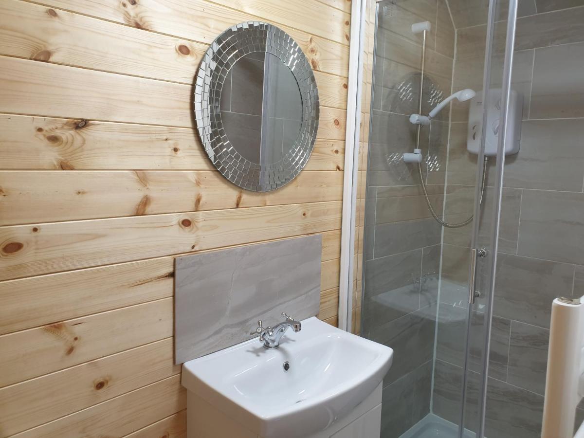The Hive - Unique Log Cabin With Wood Burning Stove Ludchurch Exteriör bild