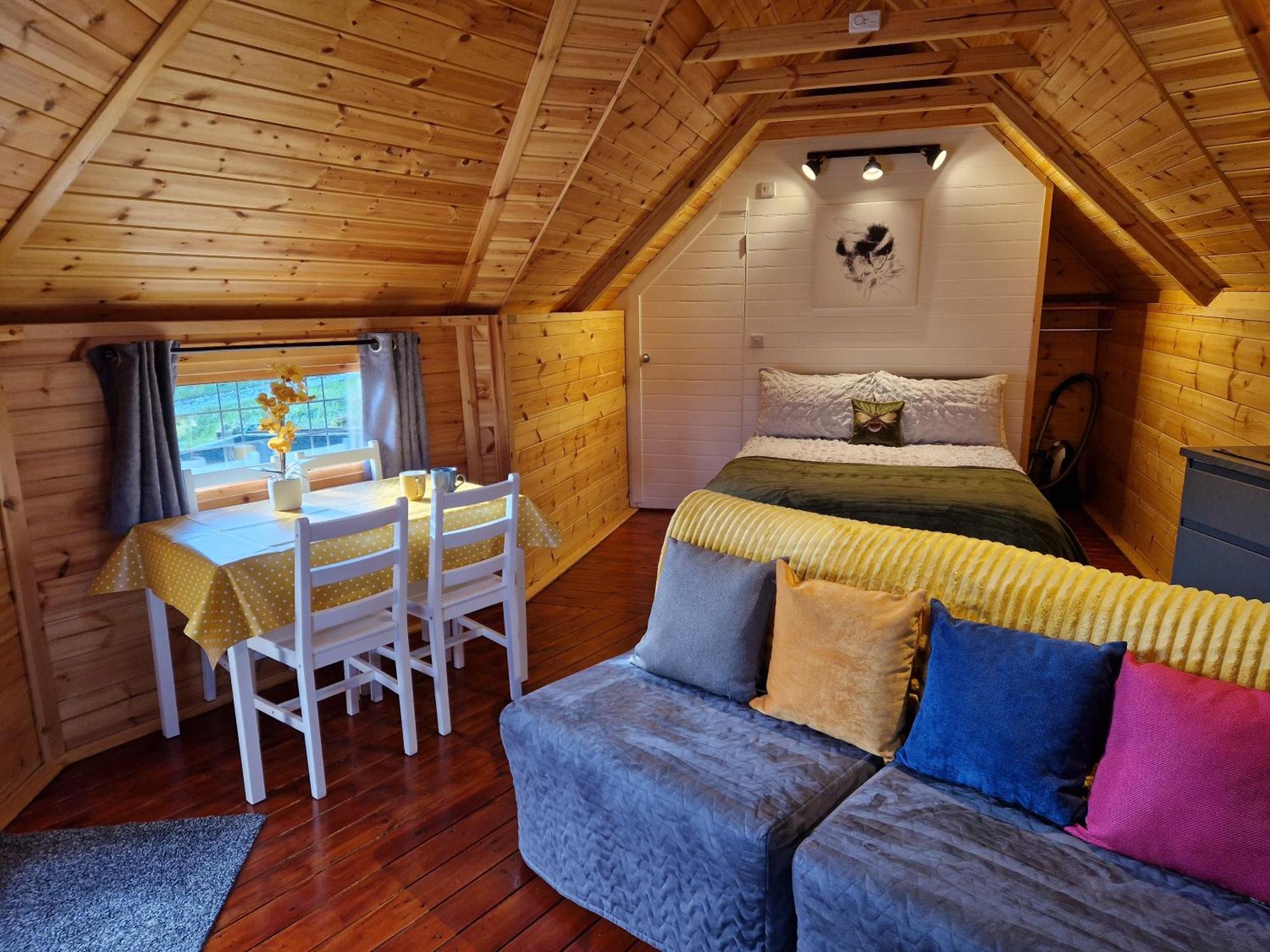 The Hive - Unique Log Cabin With Wood Burning Stove Ludchurch Exteriör bild