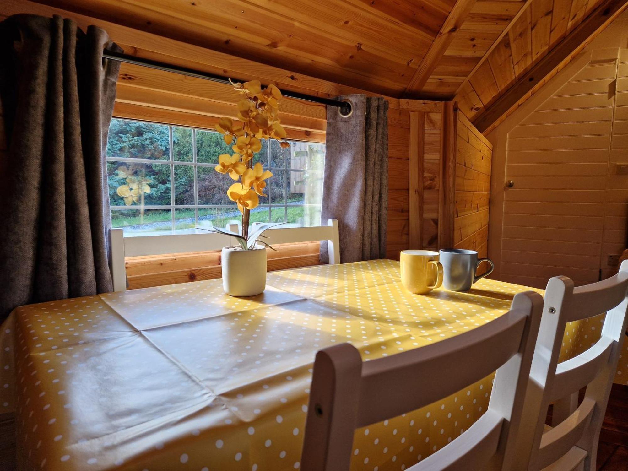 The Hive - Unique Log Cabin With Wood Burning Stove Ludchurch Exteriör bild